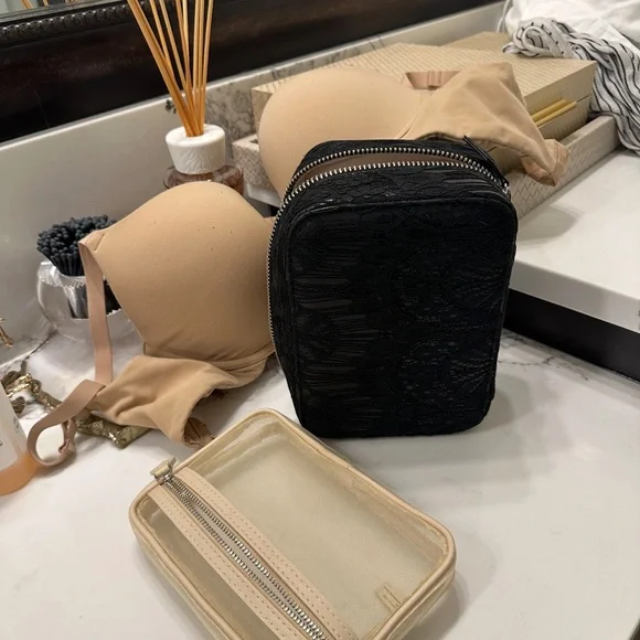 Trish McEvoy Black Lace makeup planner - Picture 5 of 11